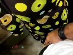 女の子,巨乳,男をいじめるために彼女の口 ...