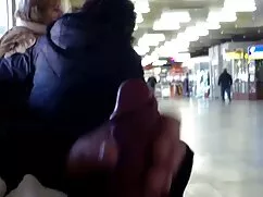 肛門の男に両手を持つ入れ墨の女の子 女子 ...