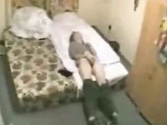 女の子のスリッパのお尻の彼らの友人の山  ...