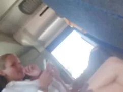 黒人男性、ソファの上に黒人女性との大きな ...
