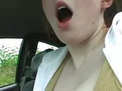 ロシアの女の子の甘い弄二つの若い男性。  ...