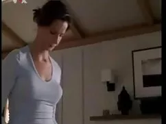 成熟した女性と大きな胸の性の若い彼女 女 ...