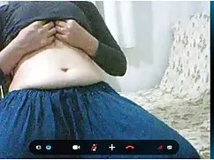 ソフトで横になると、女の子の69の姿勢を ...