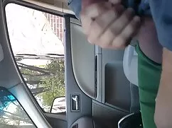 大学の女の子は黒と白をcuckolded ...