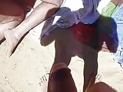三人の女の子はVértesを示します。  ...