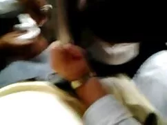 成熟したAriellaはティーンエイジャ ...