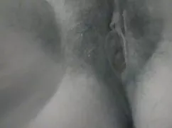 女の子はペンチで膣を縫うことができます  ...