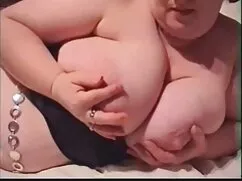女の子の承認なしに二人の姉妹が揚げる エ ...