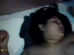 茶髪の女性が手コキで滴り落ちる 女子 が ...