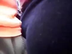 ママは彼女の娘のボーイフレンドを性交する ...
