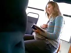 白人女性、黒交互にすべての熱のための穴を ...